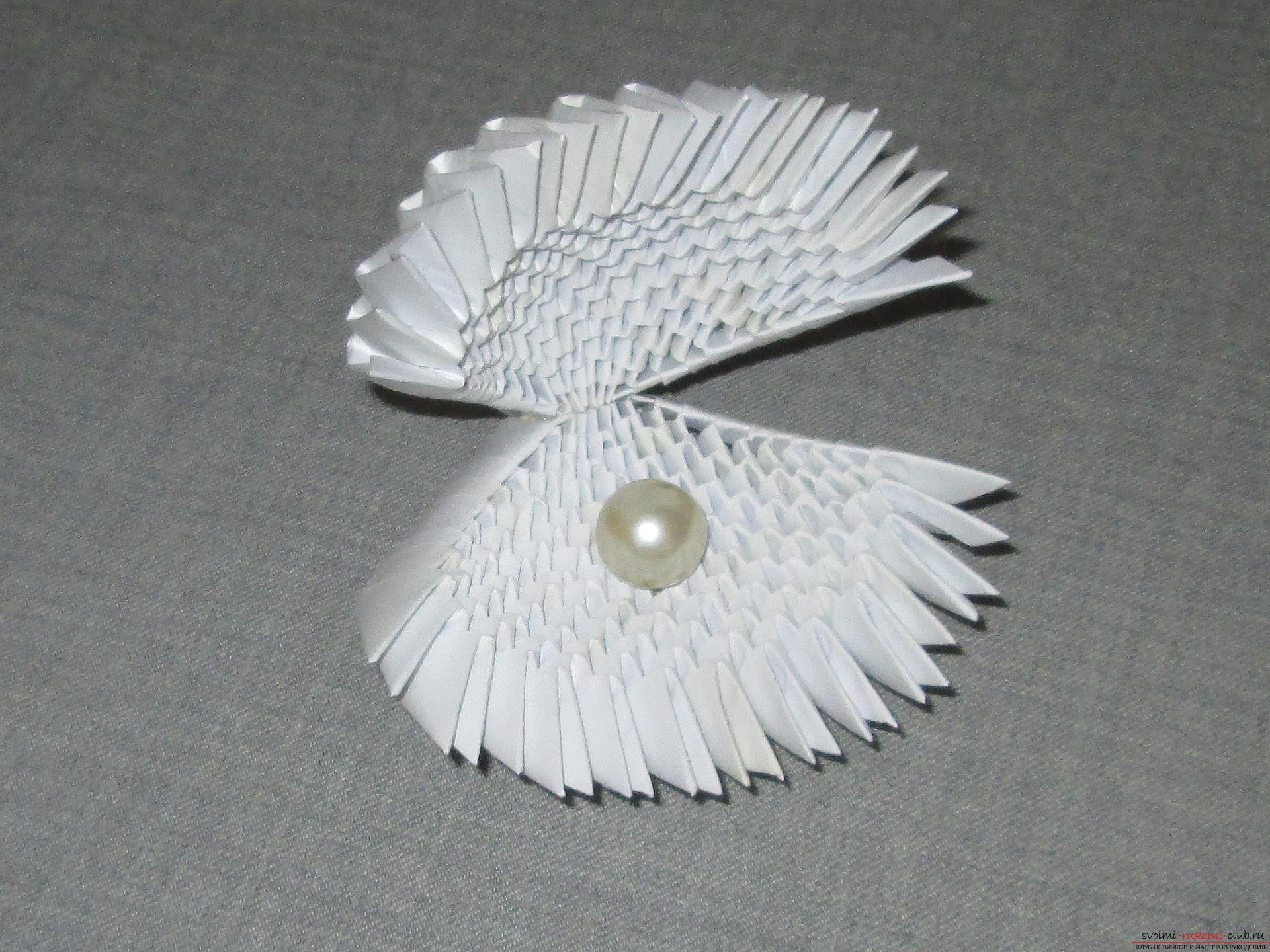 Ракушка для упаковки небольшого подарка собрана в технике модульное оригами в нашем мастер-классе с описанием и фото.. Фото №8